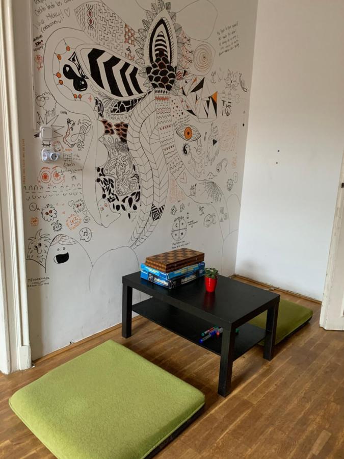 Black Dog Hostel บูดาเปสต์ ภายนอก รูปภาพ