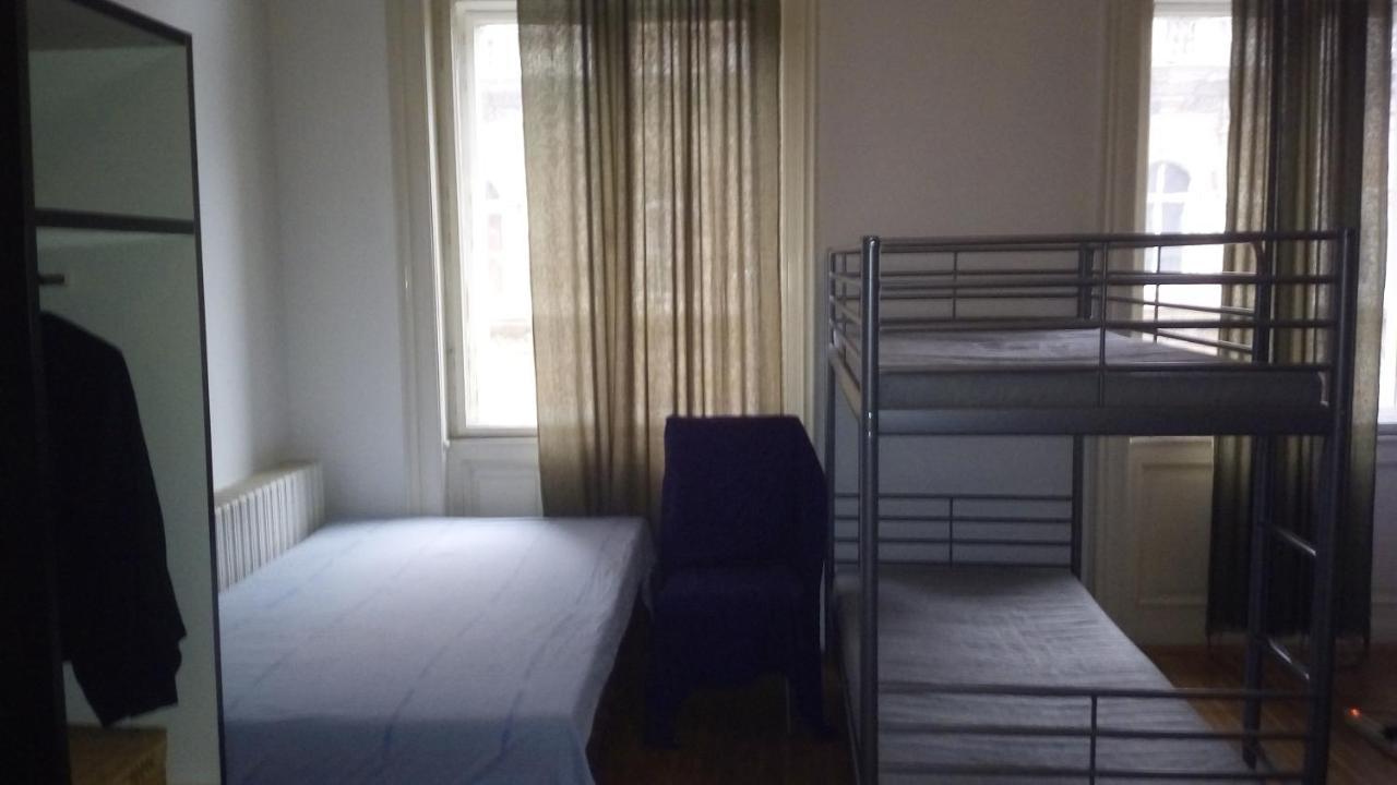 Black Dog Hostel บูดาเปสต์ ภายนอก รูปภาพ